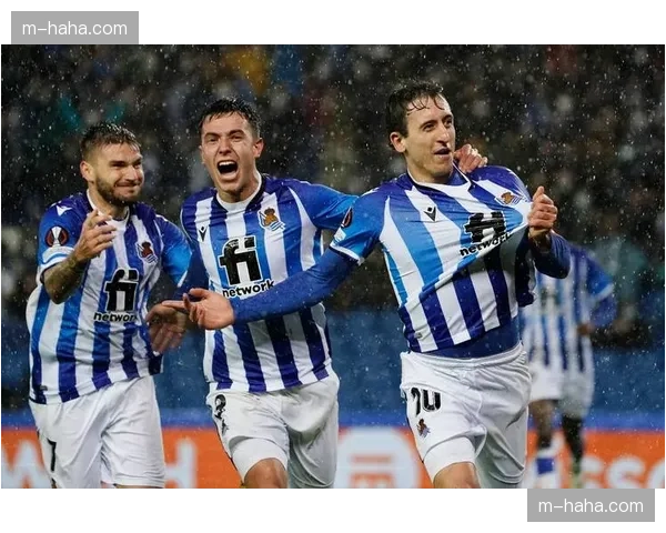 赫罗纳三中卫造越位失误率偏高,已成战术体系双刃剑 赫罗纳三中卫造越位失误率偏高,已成战术体系双刃剑